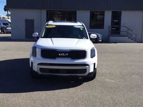 Used 2024 Kia Telluride EX w/ EX Captain's Chair Package image 3
