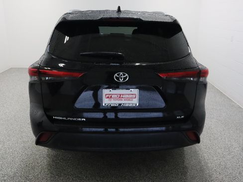 Used 2022 Toyota Highlander XLE FWD image 8