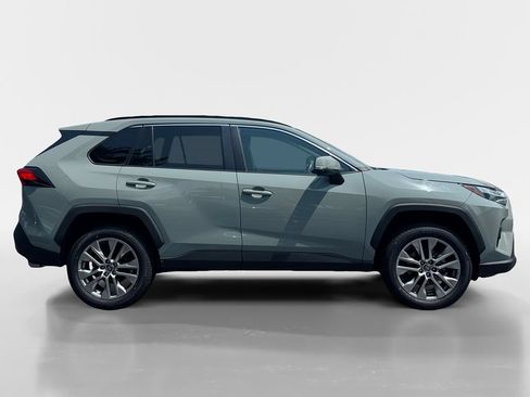 Used 2022 Toyota RAV4 XLE Premium AWD/4WD image 3