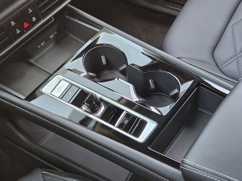 Used 2024 Volkswagen Atlas SE image 22