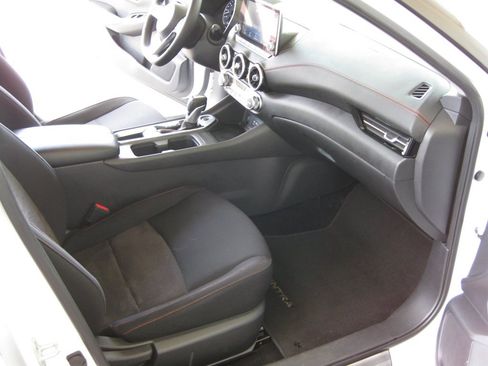 Used 2025 Nissan Sentra SR FWD image 35