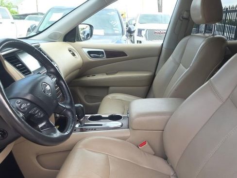 Used 2020 Nissan Pathfinder Platinum w/ Cargo Package image 7