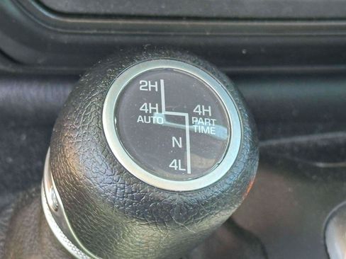 Used 2024 Jeep Wrangler Unlimited w/ Convenience Group AWD/4WD image 26