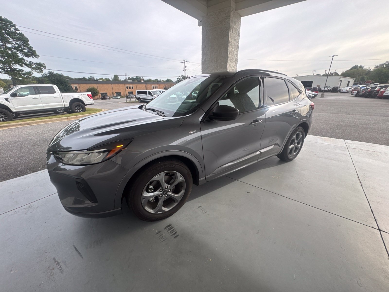 Used 2024 Ford Escape ST-Line w/ Tech Pack #1 FWD image 1