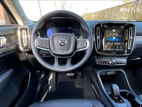 New 2026 Volvo XC40 B5 Core AWD/4WD image 23