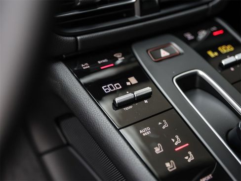 Used 2025 Porsche Macan image 24