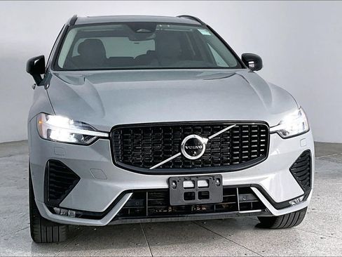 Used 2025 Volvo XC60 B5 Plus image 6