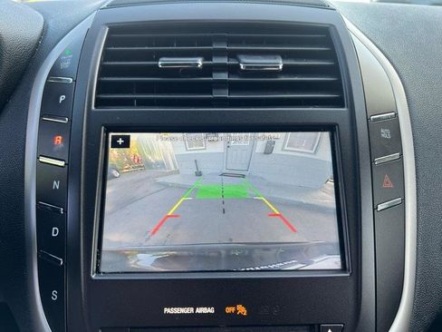Used 2017 Lincoln MKC Select w/ Select Plus Package AWD/4WD image 16