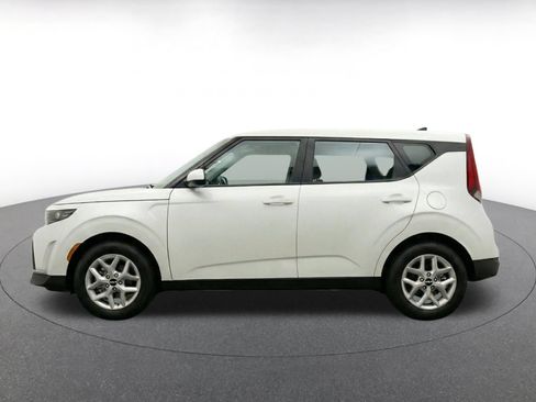 Used 2025 Kia Soul LX w/ LX Technology Package FWD image 4