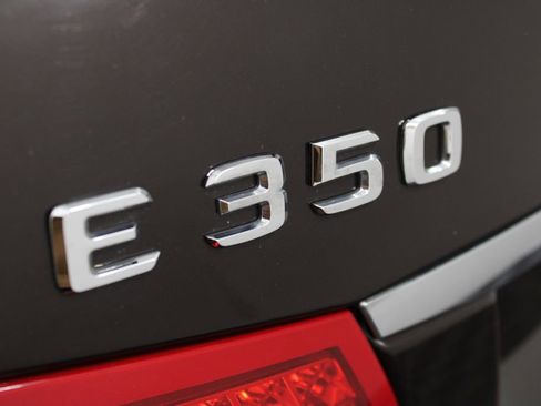 Used 2010 Mercedes-Benz E 350 4MATIC Sedan image 11