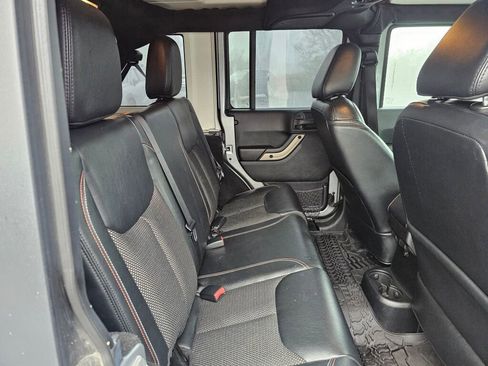 Used 2016 Jeep Wrangler Unlimited Sahara image 16