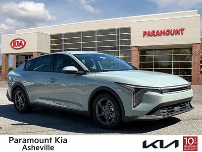 New 2025 Kia K4 LXS