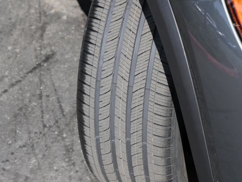 Used 2025 Mercedes-Benz GLE 450e 4MATIC image 3