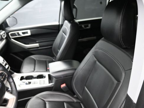 Used 2023 Ford Explorer XLT w/ Equipment Group 202A image 10