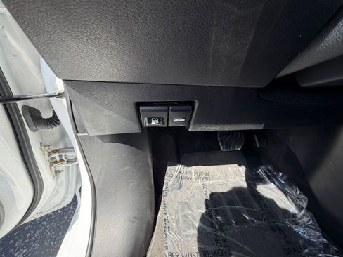 Used 2025 Nissan Versa SV image 24