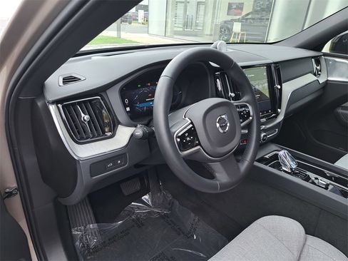 Used 2024 Volvo XC60 T8 Ultimate image 8