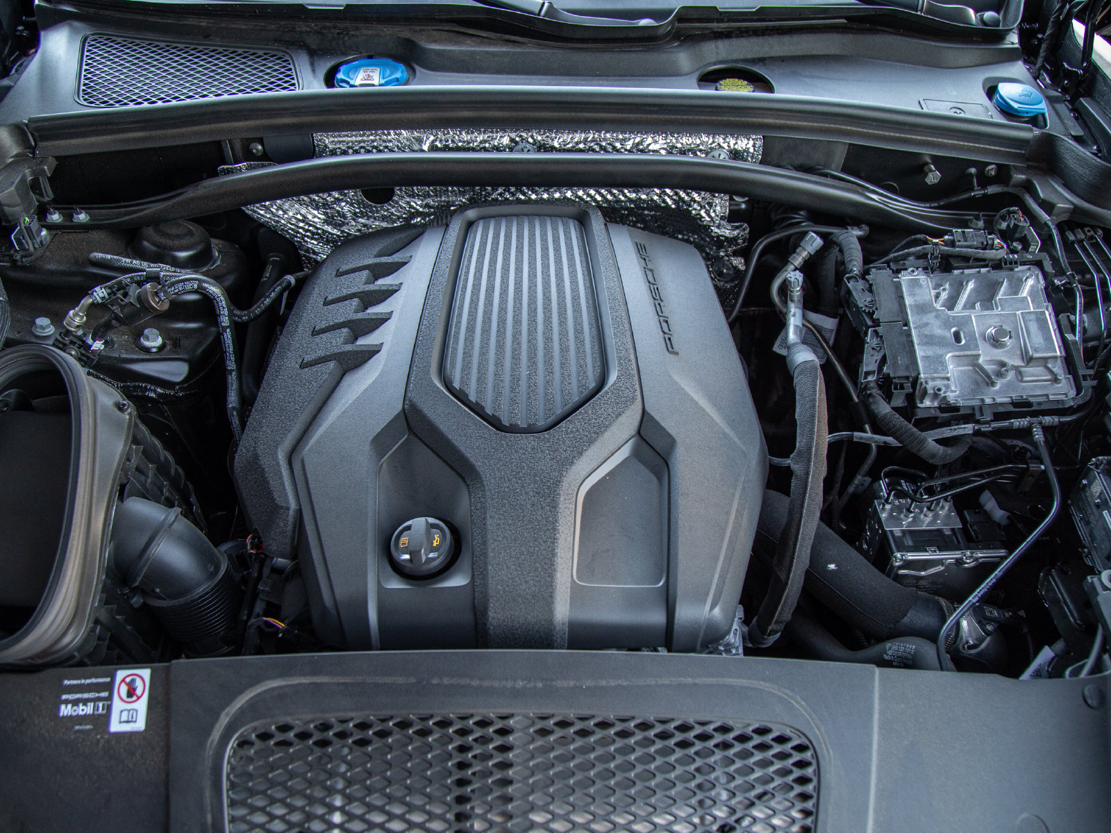 Certified 2026 Porsche Macan Turbo AWD/4WD image 19