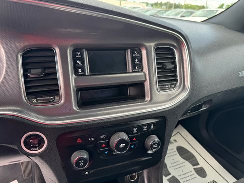 Used 2013 Dodge Charger SE image 16