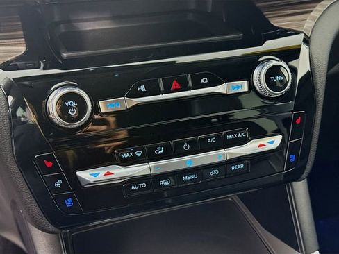 Used 2022 Ford Explorer Limited w/ Equipment Group 301A image 16