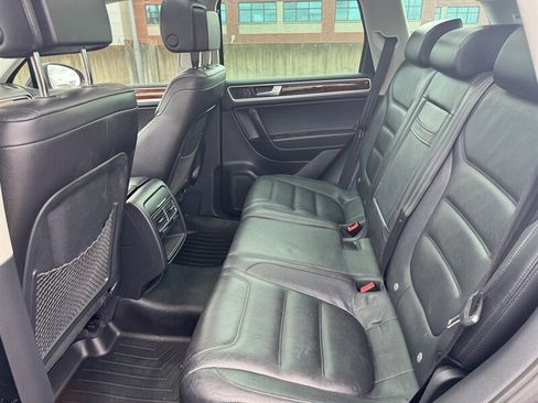 Used 2012 Volkswagen Touareg TDI image 16
