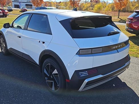 New 2025 Hyundai Ioniq 5 SE image 5