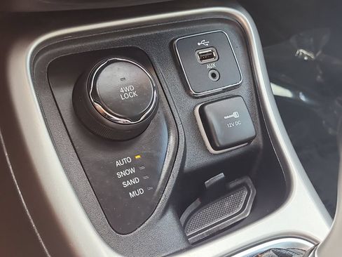 Used 2018 Jeep Compass Latitude w/ Popular Equipment Group AWD/4WD image 29