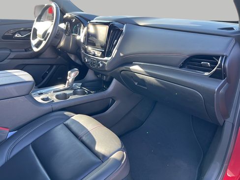 Used 2023 Chevrolet Traverse RS image 37