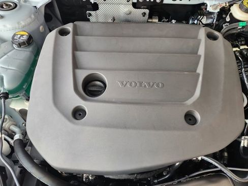 New 2026 Volvo XC40 B5 Plus w/ Protection Package Premier image 33