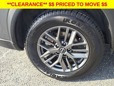 Used 2024 Nissan Rogue S FWD image 32