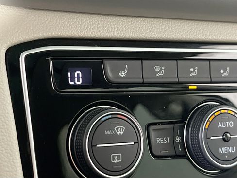 Used 2023 Volkswagen Atlas SE AWD/4WD image 19
