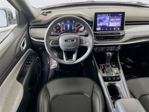 Used 2024 Jeep Compass Latitude image 20