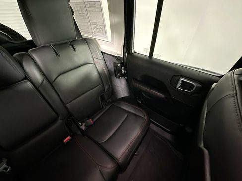 Used 2025 Jeep Wrangler Unlimited Rubicon AWD/4WD image 14