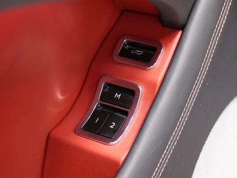 Used 2022 Bentley Bentayga AWD/4WD image 13