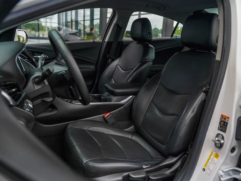 Used 2018 Chevrolet Volt Premier w/ Driver Confidence Package FWD image 13