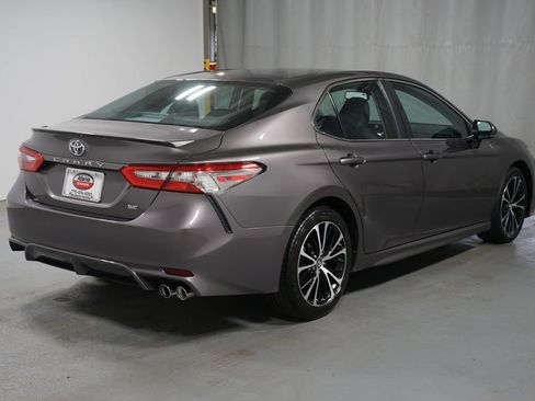 Used 2018 Toyota Camry SE w/ Convenience Package FWD image 8
