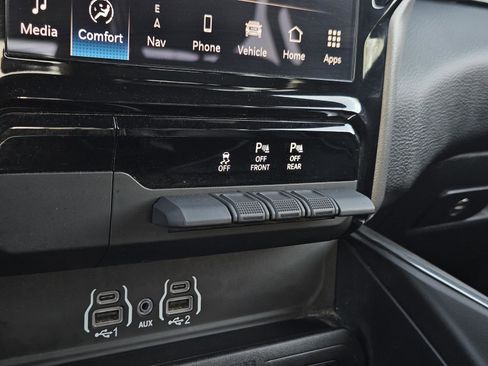 Used 2025 RAM 1500 Laramie AWD/4WD image 26