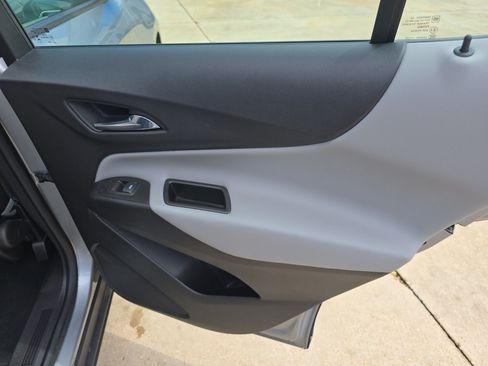 Used 2024 Chevrolet Equinox LS w/ Driver Confidence II Package FWD image 17