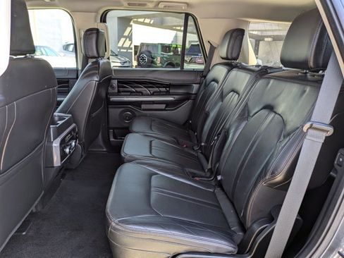 Used 2018 Ford Expedition Platinum RWD image 19