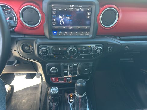 Used 2020 Jeep Gladiator Rubicon w/ Dual Top Group AWD/4WD image 28
