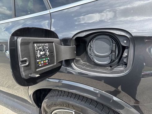 New 2025 Mercedes-Benz GLC 350e 4MATIC image 9