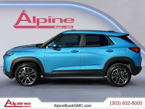 Used 2025 Chevrolet TrailBlazer LT AWD/4WD image 2