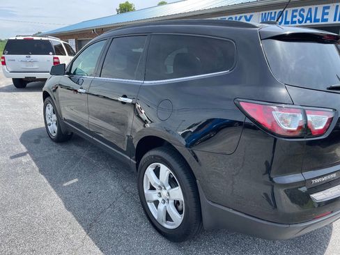 Used 2017 Chevrolet Traverse LT w/ Style and Technology Package image 8