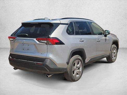 Used 2025 Toyota RAV4 XLE AWD/4WD image 5