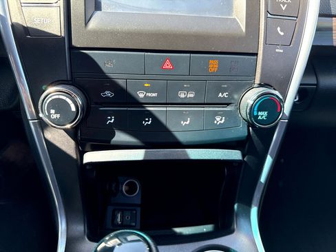 Used 2015 Toyota Camry LE image 22