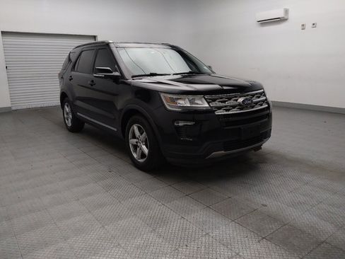 Used 2018 Ford Explorer XLT w/ Equipment Group 202A FWD image 13
