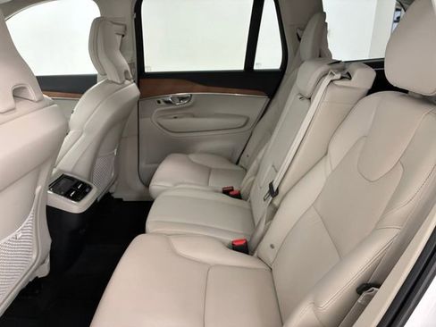 Used 2022 Volvo XC90 T5 Momentum AWD/4WD image 18