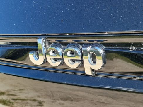 Used 2022 Jeep Grand Cherokee Limited AWD/4WD image 6