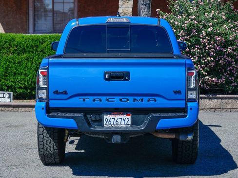 Used 2020 Toyota Tacoma TRD Off-Road w/ Technology Package AWD/4WD image 7