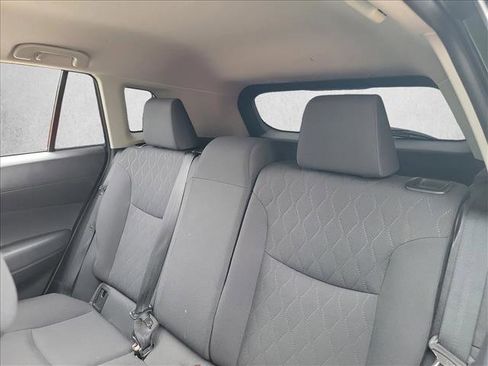 Used 2025 Toyota Corolla Cross LE image 14