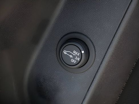 Used 2024 Chevrolet Equinox RS AWD/4WD image 17